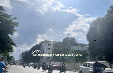 Bán nhà mặt tiền Quốc Lộ 13 Thủ Đức, 15 x 50, khu vực đang mở rộng